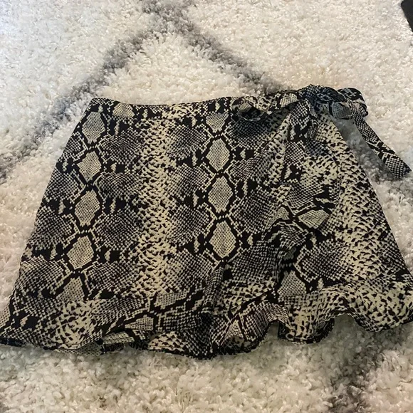 Snake Print Skirt - Picture 2 of 5